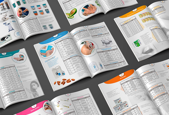 Catálogo de productos sobre una mesa